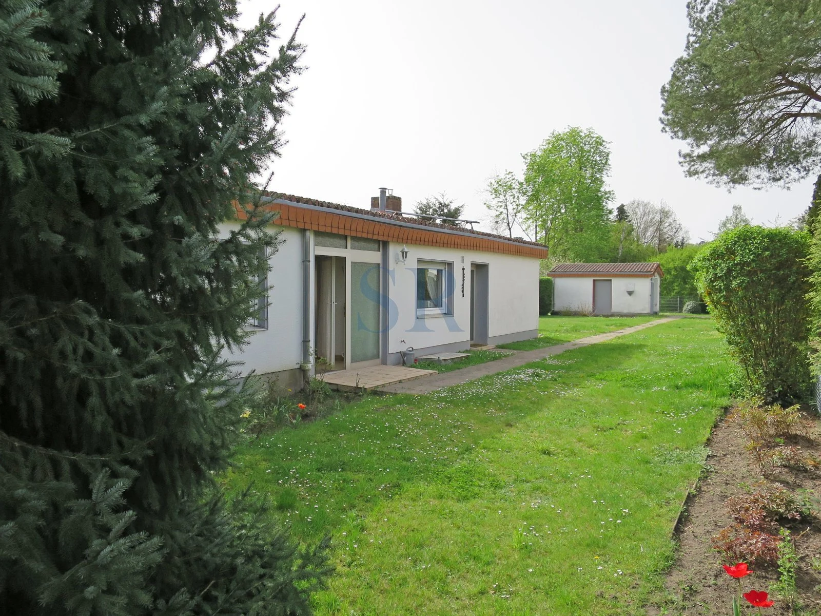 bungalow-auf-1100-m-grundstueck-mit-blick-ins-gruene.jpg